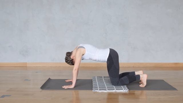 Возвращаем подвижность позвоночнику. Поза кошки. | Якимова Евгения смотреть онлайн