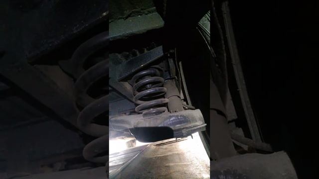 Фольксваген т4 продавлен кузов под задними пружинами,как я решил проблемму!
