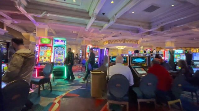 Walkthrough of Busy Bellagio Casino Floor in Las Vegas Strip смотреть онлайн