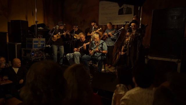 Pražský Ukulele Band (P.U.B. - Dejvická nádražka 2022) смотреть онлайн