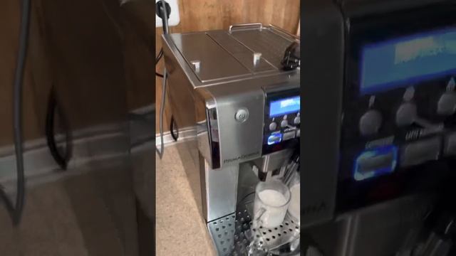 Delonghi esam 6620 Cappuccino brewing. Приготовання Капучіно смотреть онлайн