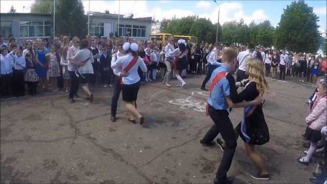 Последний звонок 2016. Вальс. Выпускники 9 и 11 классов. смотреть онлайн