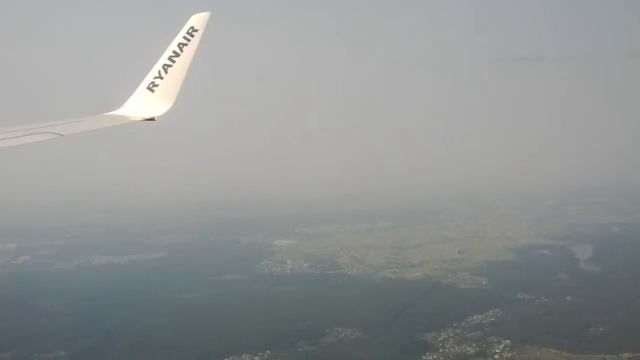 Ryanair 737-800 landing in VNO (Vilnius International Airport) смотреть онлайн