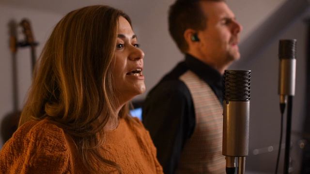 Sweet Dreams | Eurythmics | The MacQueens смотреть онлайн