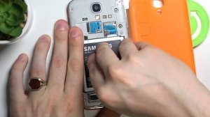 Как вставить СИМ карту на Samsung Galaxy S4 / Где вложить карту памяти в Samsung Galaxy S4