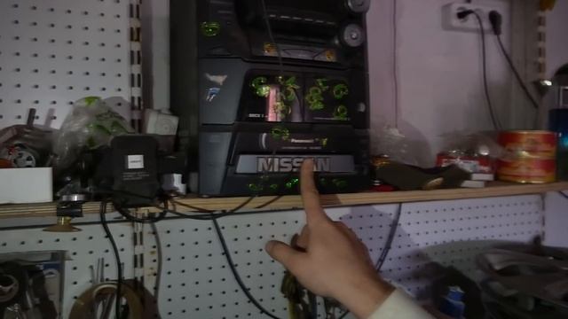 Купили гараж на аукционе за 200 000 рублей, а там тачка, которая стоит... смотреть онлайн