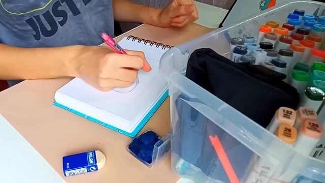 Рисую МАРКЕРАМИ для скетчинга +лайфхаки смотреть онлайн