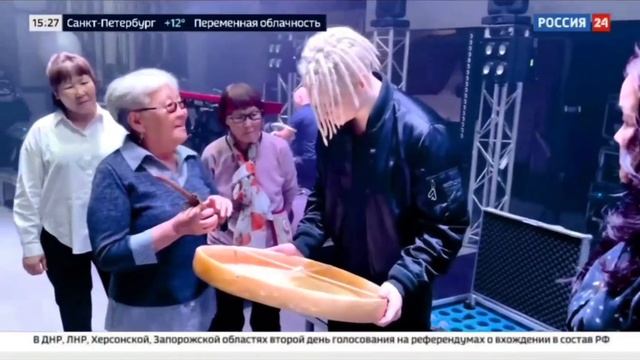 SHAMAN с настоящим шаманским бубном, который ему подарили поклонницы с Камчатки смотреть онлайн
