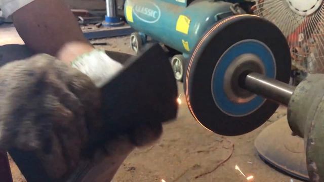 Making Axe Sellable 150$ Out Of Trash - Making Axe From An Old Rusty Leaf-springs