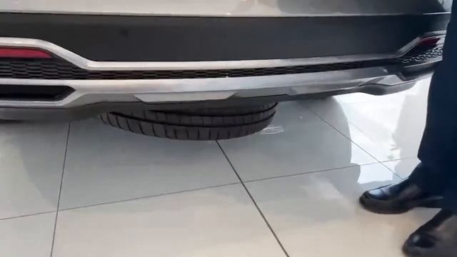 Sorento MQ4 How to access your spare tire. смотреть онлайн