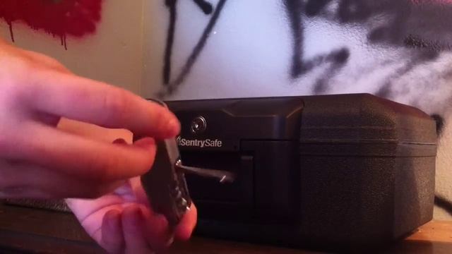 How to unlock a sentry safe смотреть онлайн