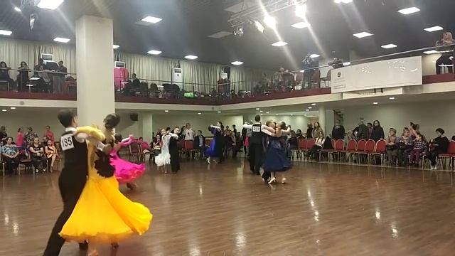 Медленный вальс. Стандарт Юниоры 1 Д класс 1/2 смотреть онлайн