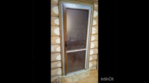 Установка металлопластиковой двери в баню из бревна