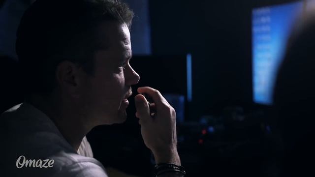 Matt Damon Pranks People with Surprise Bourne Spy Mission // Omaze смотреть онлайн