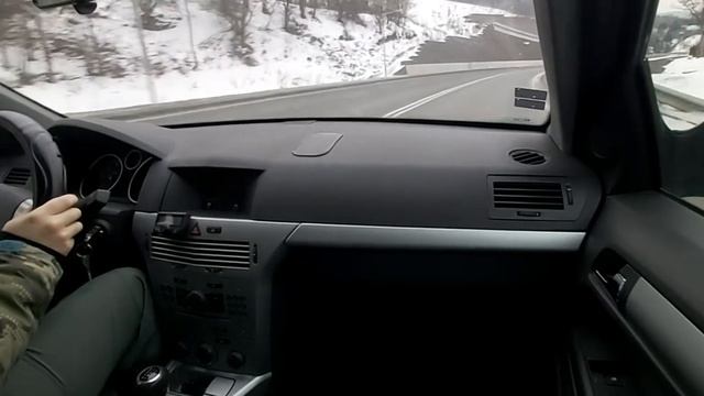 Opel Astra H Caravan 1.7CDTi downhill and town drive смотреть онлайн