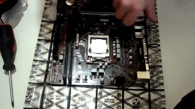 Xilence I250PWM - распаковка и установка кулера для процессора смотреть онлайн