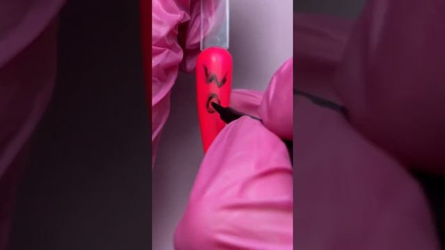 Как дать вторую жизнь подводке / косметика в маникюре #макияж #ногти #треш #дизайнногтей #маникюр смотреть онлайн