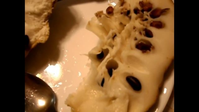 How to eat the Fruit sugar apple Annona squamosa sugar-pineapple sweetsop and Review смотреть онлайн