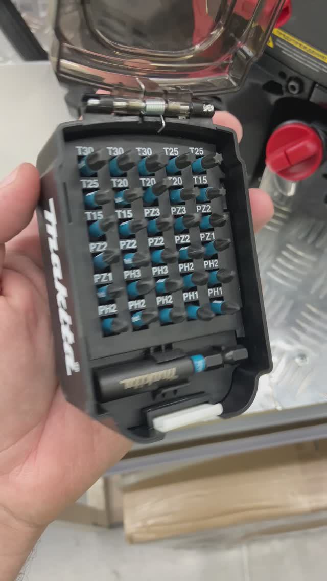 Необычное решение от Макиты. Классный набор бит Makita. смотреть онлайн