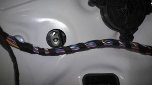 VW Polo Sedan - Замена стекла двери