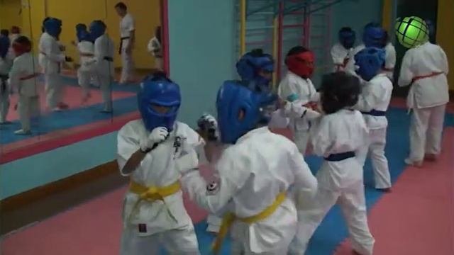 Алиби Канкожаев в Усть-Каменогорске открыл свою школу каратэ смотреть онлайн