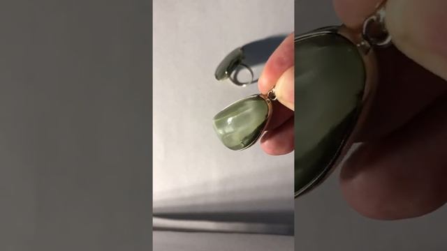 Редкий Уральский камень с эффектом кошачьего глаза . смотреть онлайн