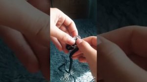 Браслет из крышечек от банок