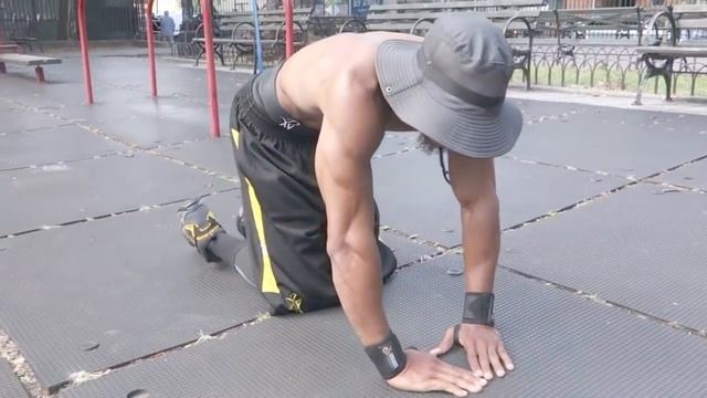 Push ups for BIGGER TRICEPS - RipRight | That's Good Money смотреть онлайн