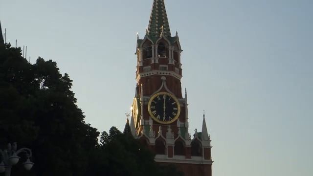 [МСК] [hd] КРЕМЛЬ. Бьют куранты Спасской башни 18:00 смотреть онлайн