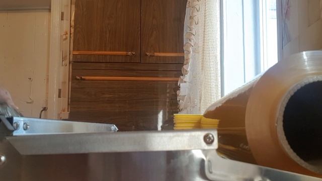 Как упаковать грибы Вёшенка на горячем столе в пищевую стрейч-пленку для транспортировки и хранения смотреть онлайн