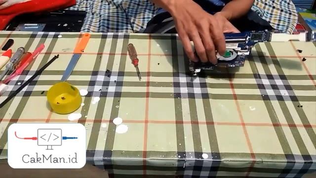 Cara Membongkar Laptop Acer Aspire One AO 722/725/756 + Ganti Fan Kipas