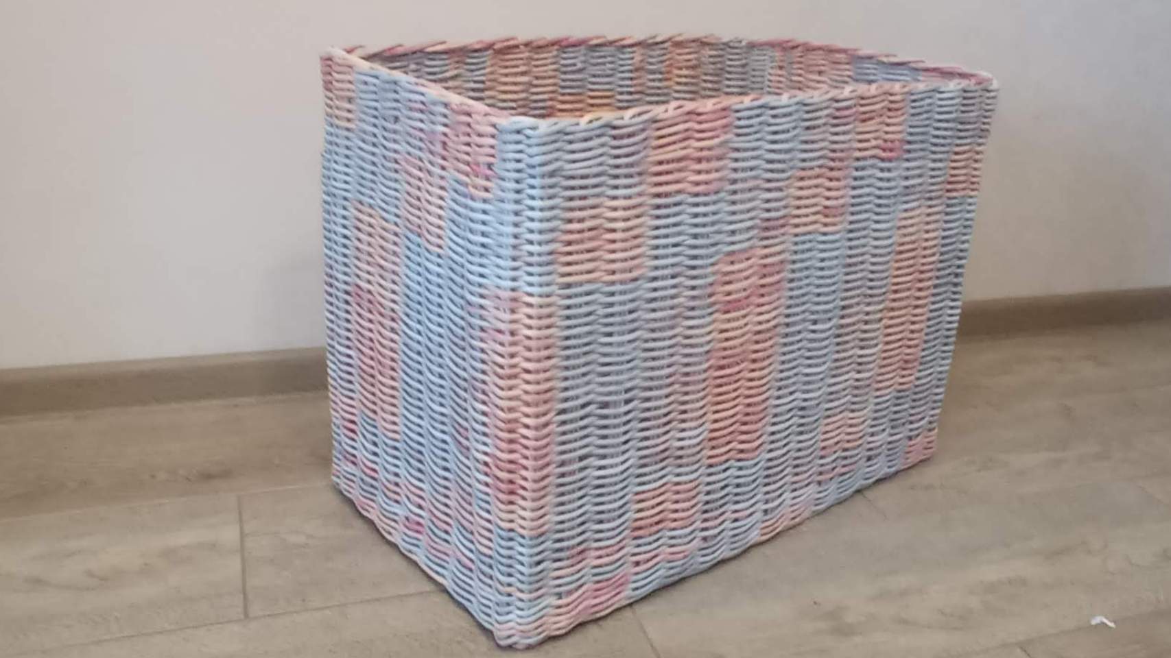 МК. Большая двухцветнная коробка из бумажной лозы. Часть 1. #137(1) смотреть онлайн