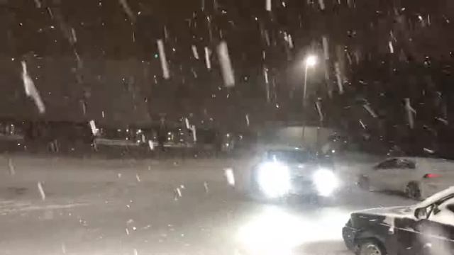 Приехали на шиномонтаж никто не хочет работать в такую погоду 😂😂 смотреть онлайн