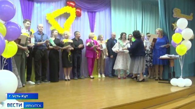 Ученики ИНК-класса получили аттестаты об окончании школы смотреть онлайн