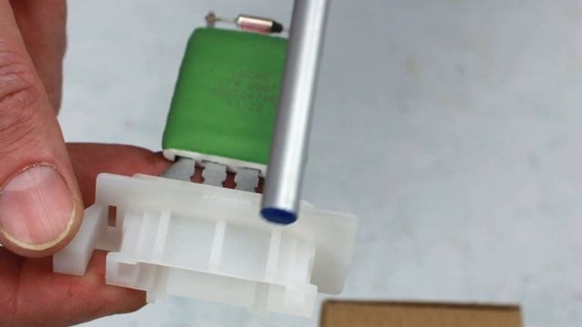 RENAULT Duster резистор отопителя Luzar LFR0991 смотреть онлайн