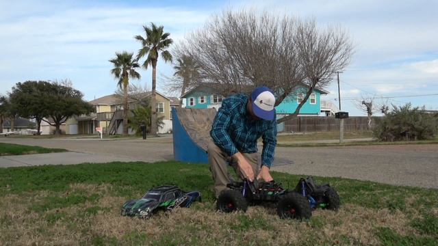 RC Car with a Massive Motor!!! Traxxas Xmaxx Destruction! смотреть онлайн