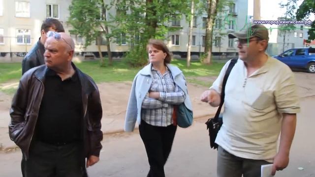 Придомовая стоянка автомобилей во дворе дома № 11 по Большой Советской