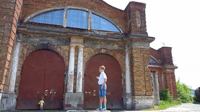 Экскурсия по паровозному депо завода 