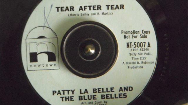 PATTY LA BELLE & THE BLUE BELLES - TEAR AFTER TEAR смотреть онлайн