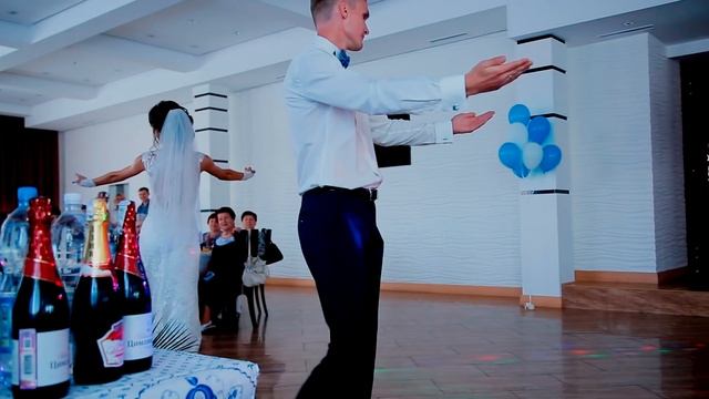 Хорошо поставленный свадебный танец (классика + русский народный) смотреть онлайн