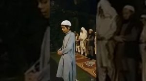 Мальчик читает Коран карим часть джуз амма