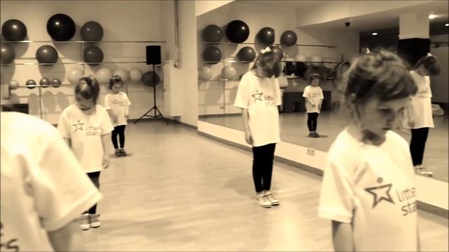 Младшая группа Детского Танцевального Коллектива современного танца 