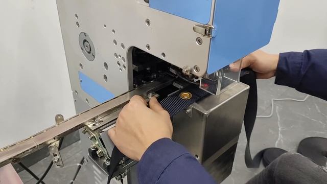 Автоматическая машина для установки хольнитенов и люверсов различных форм,тяжелых тканей смотреть онлайн