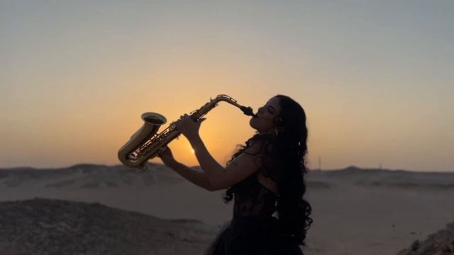 Египетские Моменты Красоты: Фотосессии в Летящих Платьях" смотреть онлайн