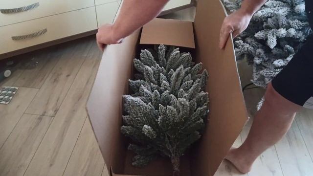 Распаковка - Ель искусственная GreenTerra Бовари заснеженная смотреть онлайн