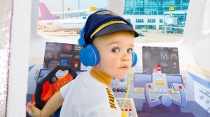 Влад и Ники играют с игрушечными поездами и другие истории с Малышом Крисом