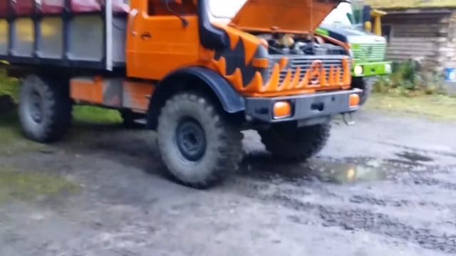 Mercedes Unimog walk around смотреть онлайн