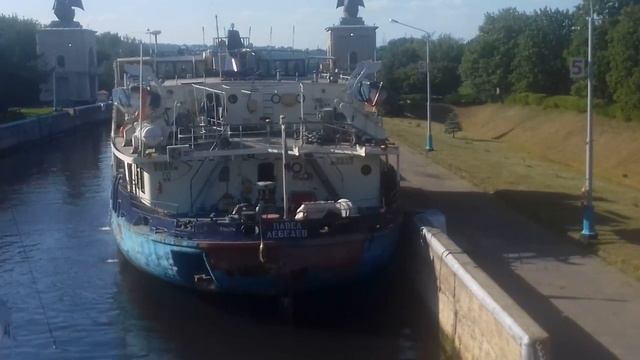 Н. Карамзин избежал навала в шлюзе Яхрома смотреть онлайн