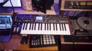Behringer DeepMind6 demo