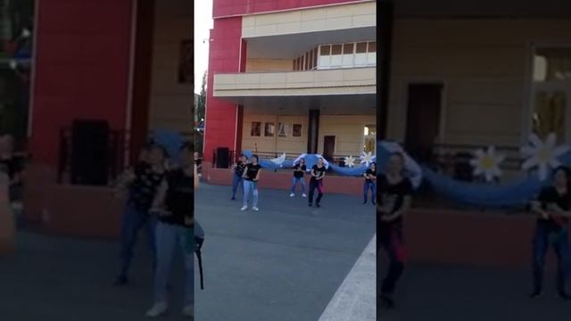 С праздником вас друзья! смотреть онлайн